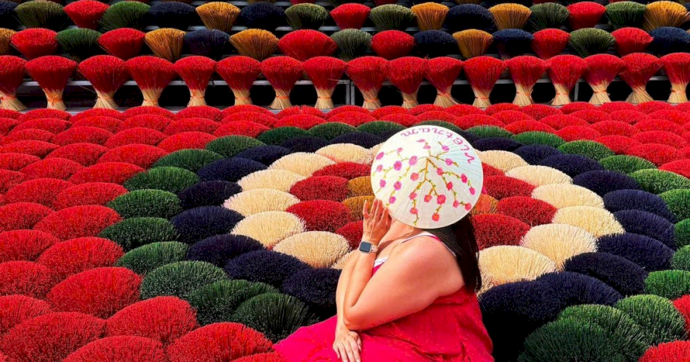 The vibrant incense fields of Quang Phu Cau create a mesmerizing backdrop